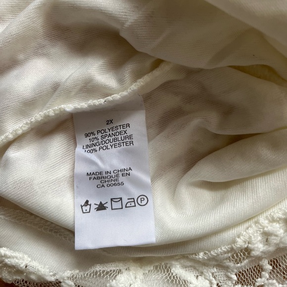 Elegant Lace Layered White Blouse - Picture 5 of 6